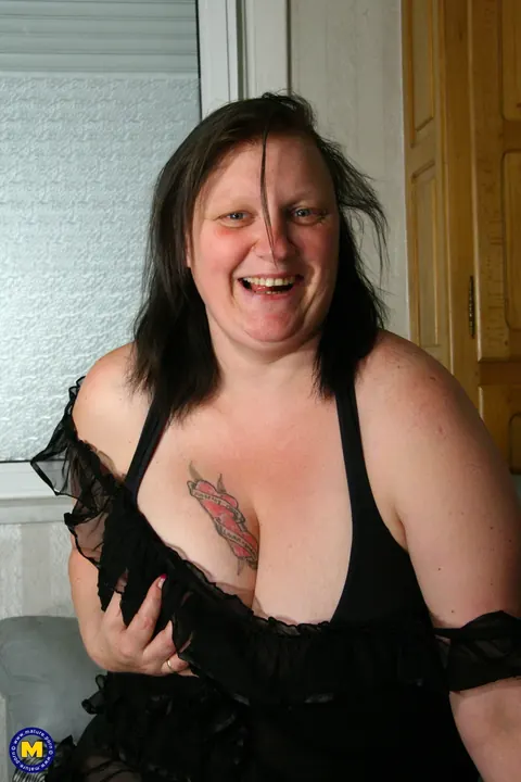 Kathy Anderson: Curvy Mature Blonde Frees Big Tits for Dildo Play – photo 4 of 16