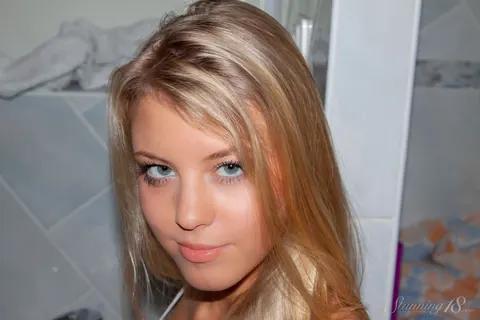 Blonde Strips Out of Her Yoga Pants in the Bathroom – photo 4 of 16