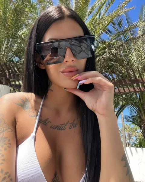 Tattooed Woman Strips Nude Across Multiple Shoots – photo 14 of 15