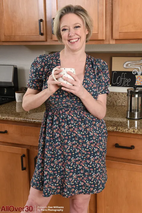 Dee Williams: Curvy Blonde MILF Strips Out of Her Dress in the Kitchen – photo 2 of 20