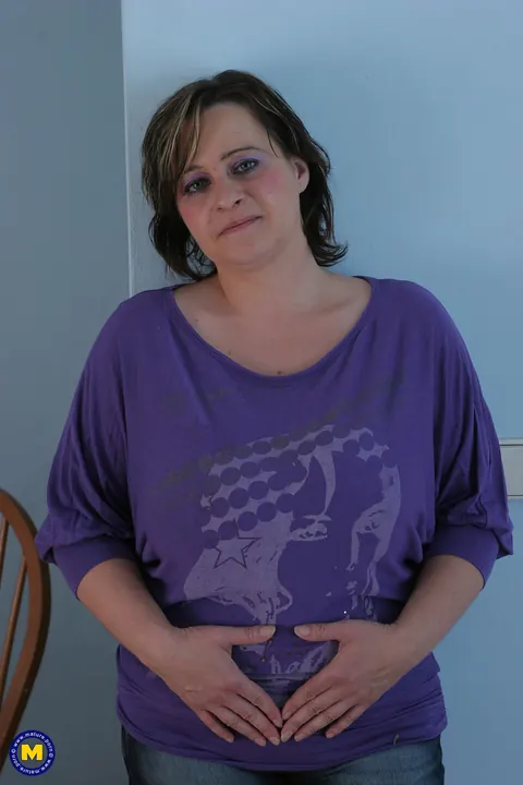 Mature European BBW Masturbates and Spreads Her Shaved Pussy – photo 1 of 21