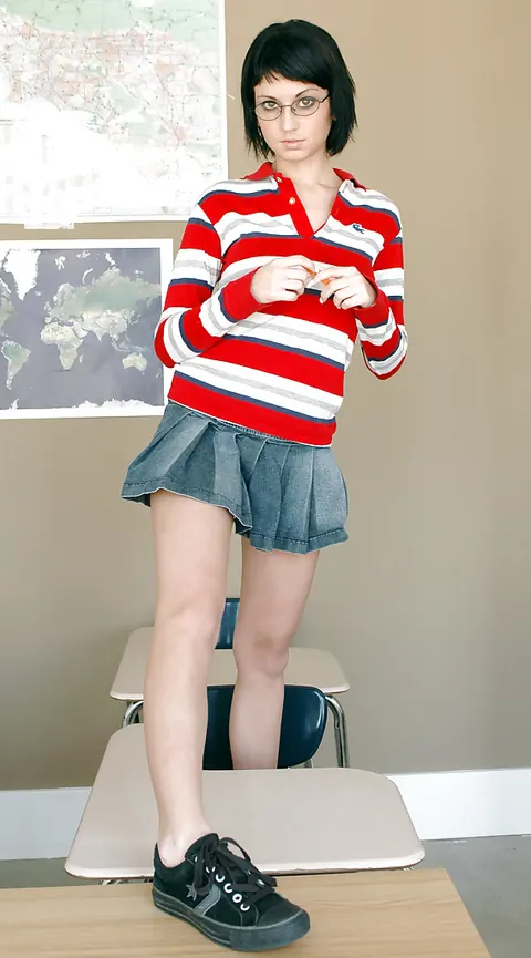 Riley Mason: Short-Haired Brunette in Glasses Flashes and Spreads in a Skirt – photo 5 of 16