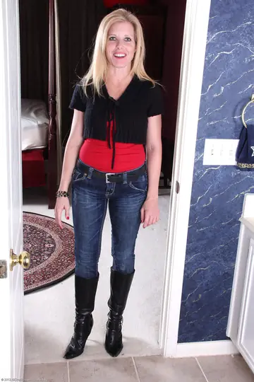 Blonde MILF Removes Her Jeans and Boots to Spread Her Pussy