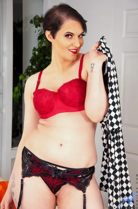 Nikki Bee: Tall Curvy MILF in Stockings Strips and Uses a Dildo – photo 3 of 16