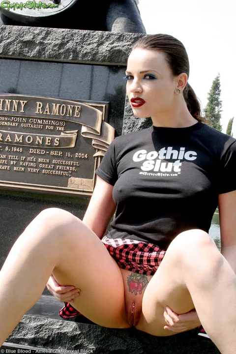 Dana DeArmond: Brunette MILF in a Skirt Spreads Outdoors with No Panties – photo 11 of 15