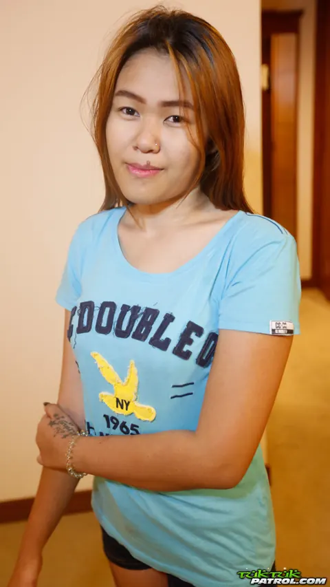 Thai Woman in Lingerie Takes a Load on Her Pussy – photo 4 of 19