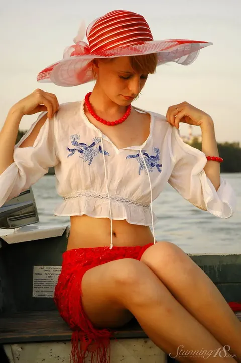 Blonde Lifts Her Skirt and Flashes on a Rowboat – photo 2 of 16