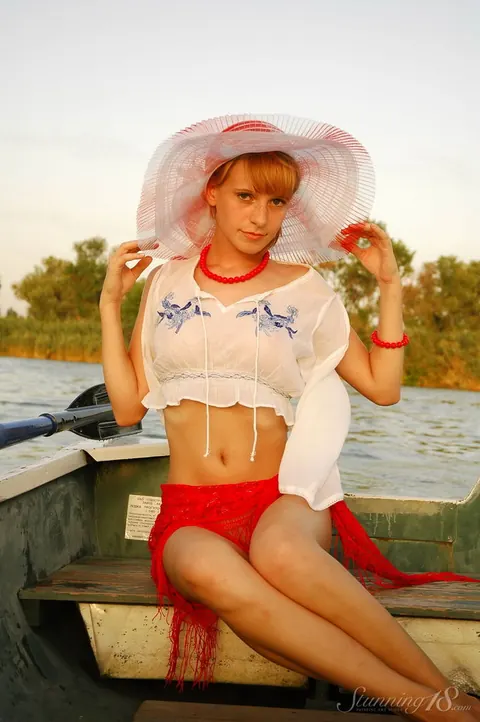Blonde Lifts Her Skirt and Flashes on a Rowboat – photo 3 of 16