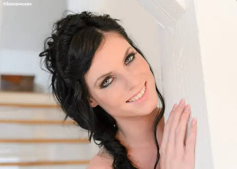 Eileen Sue: Tall Brunette with Natural Tits Spreads Her Legs Wide – photo 5 of 12