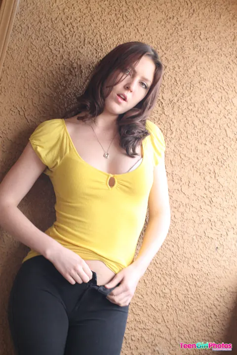 Megan Loxx: In Jeans and a Thong, a PAWG Flashes Her Tits and Ass – photo 11 of 14