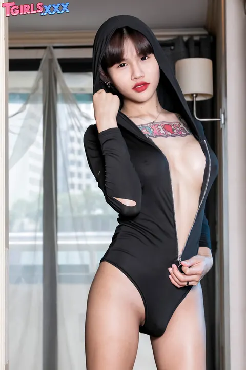 Thai Trans Woman Strips Nude and Poses for the Camera – photo 2 of 16