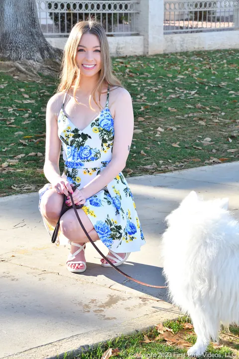 Amateur Lifts Her Dress and Shows Her Pussy Outdoors – photo 2 of 21