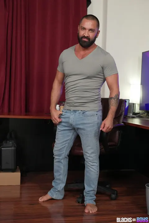 Two Thick Hairy Men Kiss and Have Anal Sex – photo 4 of 21