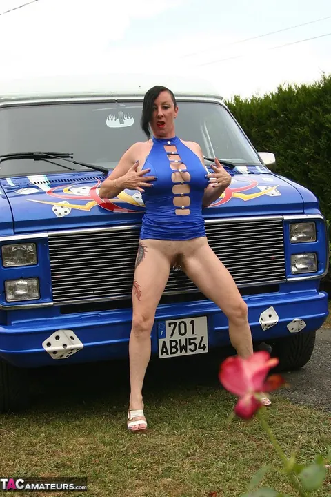 Mature European Brunette Strips and Spreads Outdoors – photo 6 of 20