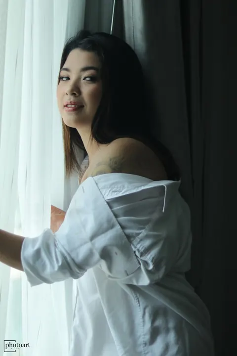 Asian Woman with Tattoos Flashes Her Small Tits in a Shirt – photo 3 of 14