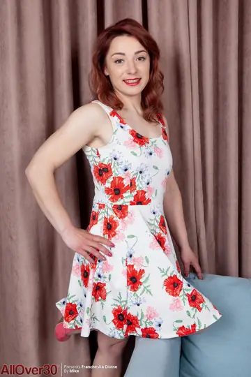 Redhead MILF Strips Off Her Summer Dress and Spreads in High Heels
