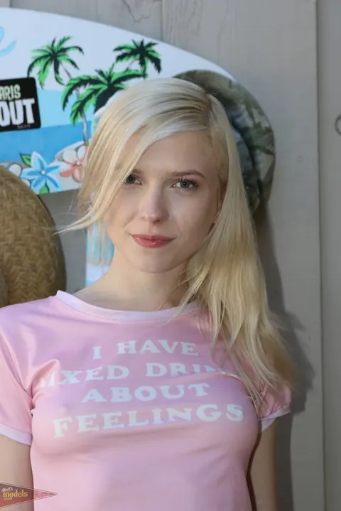 Jocelyn Sweets: Skinny Blonde Pulls Aside Her Panties and Spreads Her Pussy – photo 4 of 16