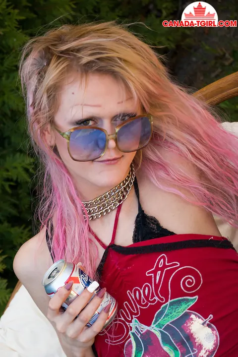 Tall Canadian Trans Woman Spreads Outdoors in Stockings – photo 1 of 16