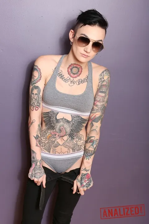 Nikki Hearts: Slim Tattooed Brunette in Glasses Takes Double Penetration in a Threesome – photo 8 of 17