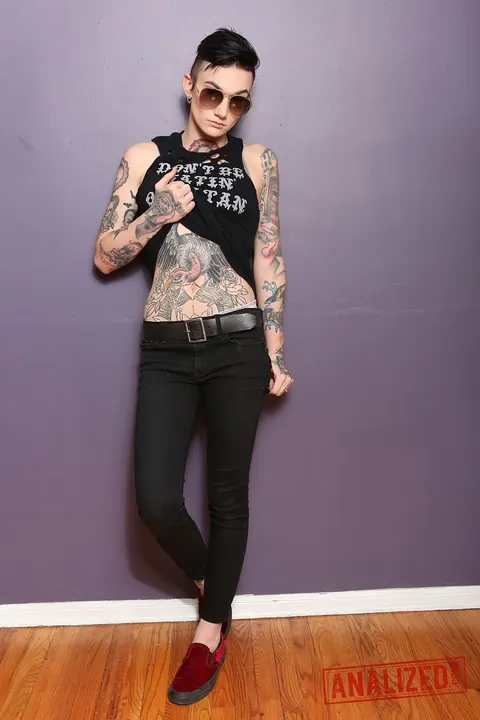Nikki Hearts: Slim Tattooed Brunette in Glasses Takes Double Penetration in a Threesome – photo 6 of 17
