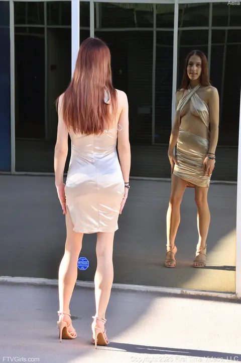 PAWG in a Skirt Uses a Dildo and Fingers Herself Outdoors – photo 1 of 21