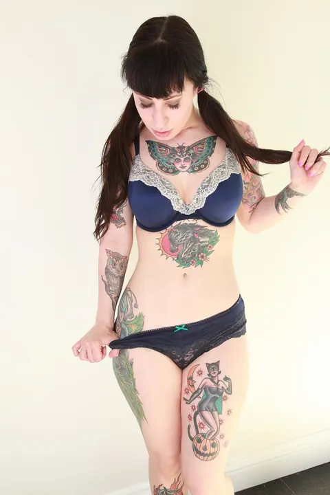 Dollie Darko: Tattooed Brunette Reveals Her Big Ass and Enhanced Tits – photo 9 of 16
