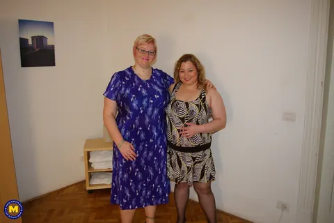 Two Mature Curvy Women Lick Pussy and Finger Each Other – photo 1 of 21