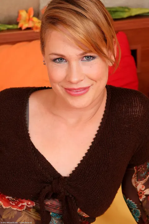 Laura King: Mature Hungarian Redhead Toys Her Pussy with Panties Aside – photo 1 of 21