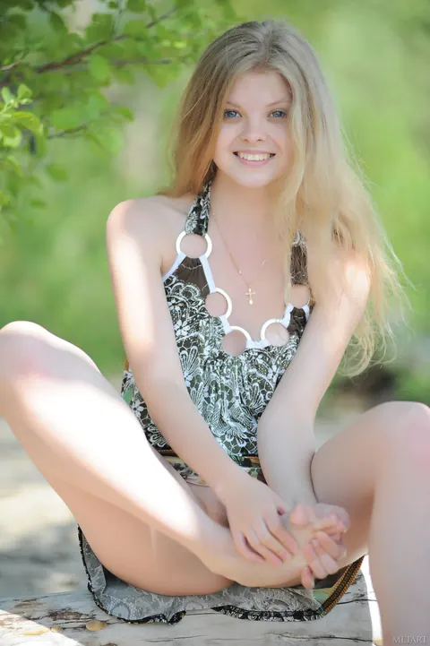 Kisa A: Thick Russian Blonde Flashes Her Tits and Spreads Her Shaved Pussy Outdoors – photo 10 of 21