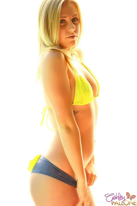Ashley Vallone: Blonde Unties Her Bikini Top and Poses Fully Nude – photo 6 of 12