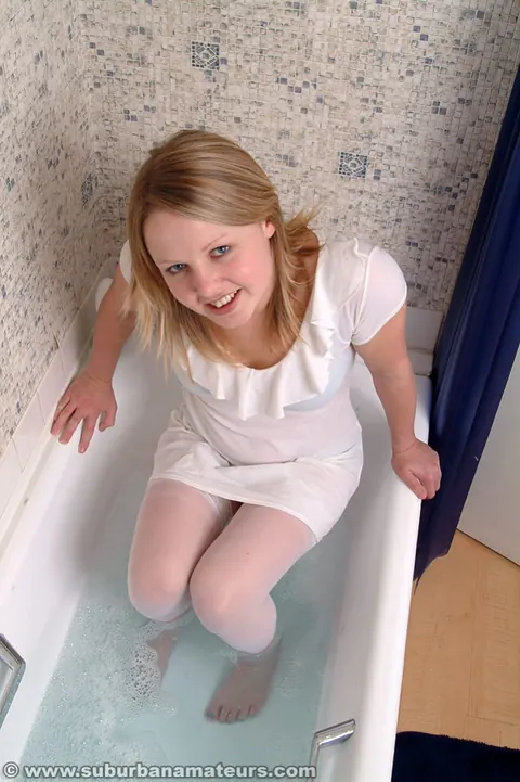 Thick Blonde Strips Off Her Lingerie for Bath Masturbation – photo 1 of 21