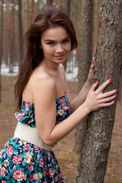Hairy Woman Poses Nude in the Forest – photo 3 of 21