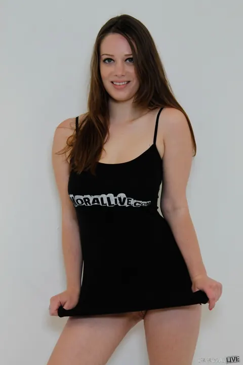 Natalie Moore: Thick Brunette Shows Her Big Tits and Ass – photo 6 of 21
