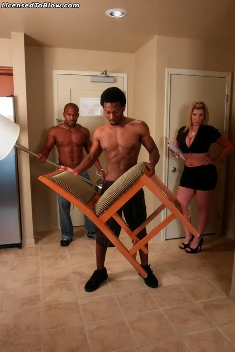 Sara Jay: Blonde MILF Takes a Facial in an Interracial Threesome – photo 2 of 20