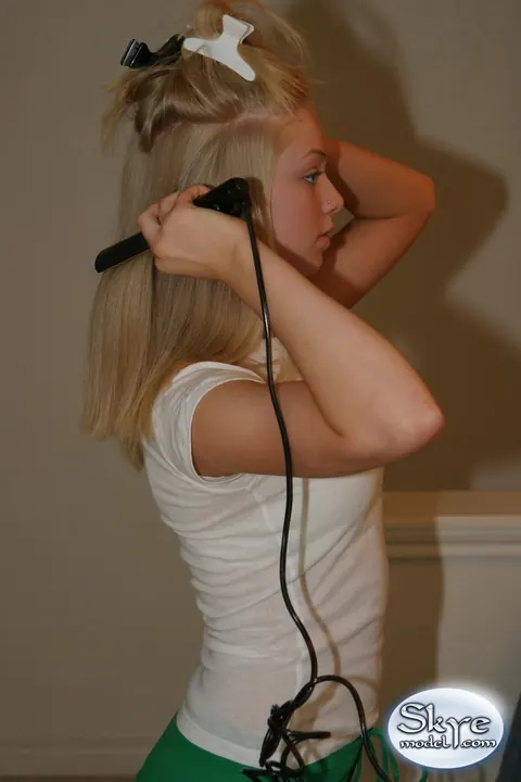 Skye Model: Blonde PAWG Flashes Her Panties in the Bathroom – photo 3 of 12