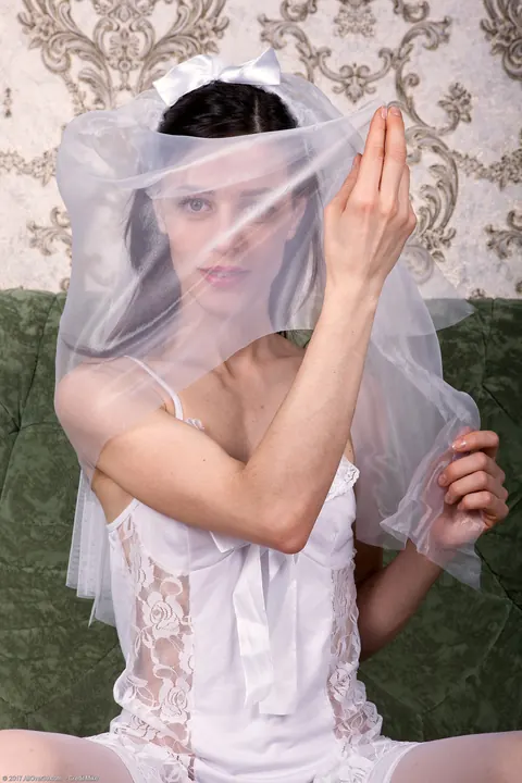 Maria Rosa: Latina Bride Strips Off Her Wedding Dress in Stockings – photo 5 of 21