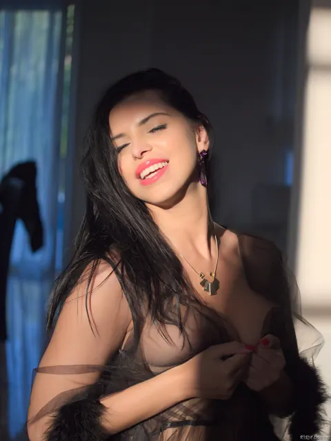 Kira Queen: Russian Brunette Bares Her Big Natural Tits – photo 13 of 15
