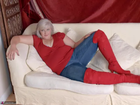 Chubby Blonde MILF Unbuttons Her Jeans to Show Lingerie and Spread – photo 2 of 16