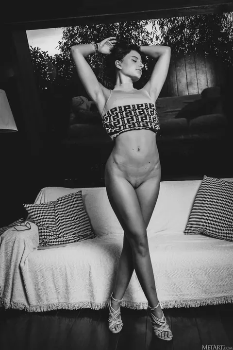 Italian Brunette Undresses and Poses Naked – photo 17 of 21