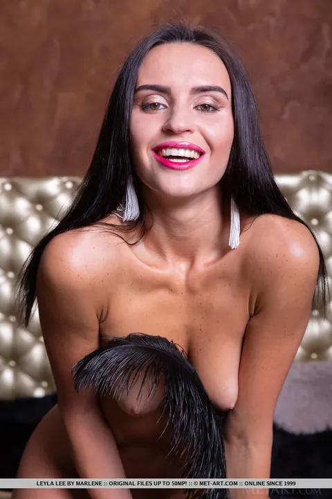 Leyla Lee: European Brunette MILF Spreads Her Pussy – photo 18 of 18