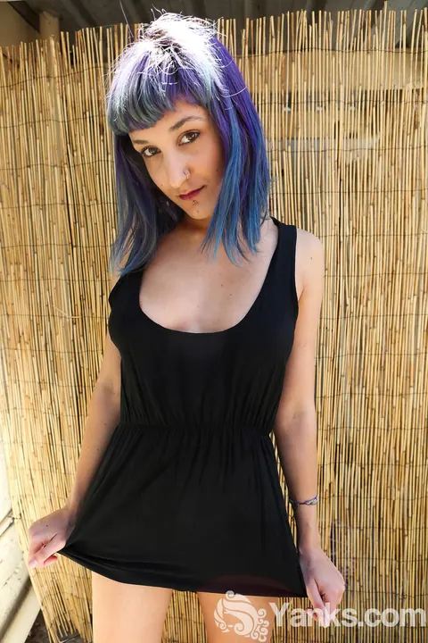 Jay Elle: Short-Haired PAWG Strips Out of Her Skirt Outdoors – photo 4 of 18