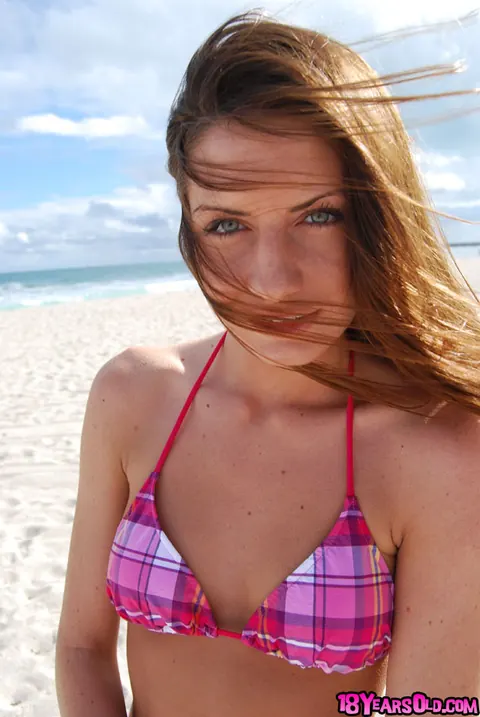 Taylor Mae: Tall Brunette PAWG Strips Off Her Bikini and Gets Fucked on the Beach – photo 2 of 16
