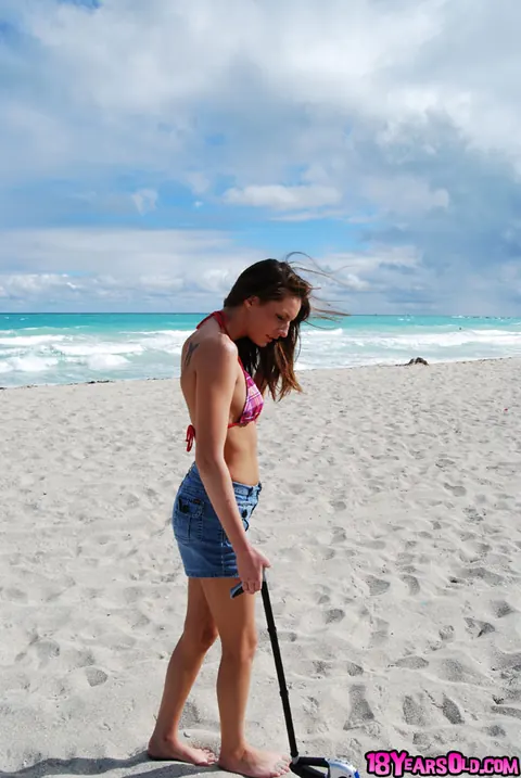 Taylor Mae: Tall Brunette PAWG Strips Off Her Bikini and Gets Fucked on the Beach – photo 1 of 16