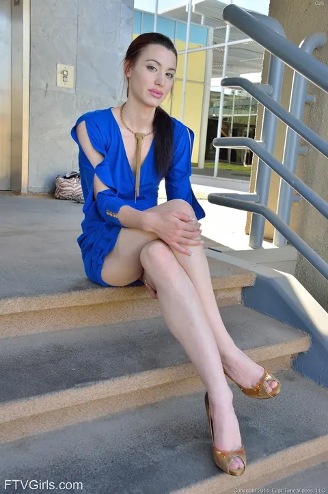 PAWG Hikes Dress and Uses Anal Dildo on the Steps – photo 13 of 21