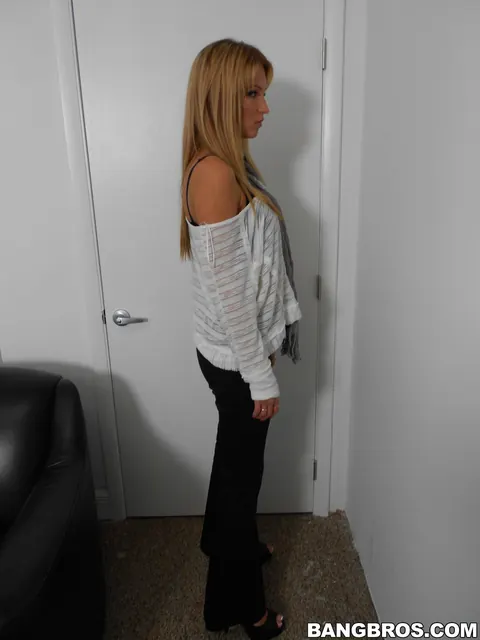 Trixie Star: Blonde MILF Shows Big Naturals Before Fucking Her Partner – photo 4 of 16