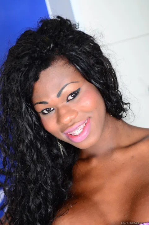 Thick Ebony Trans Woman Gets Her Cock Sucked to Cum – photo 2 of 19