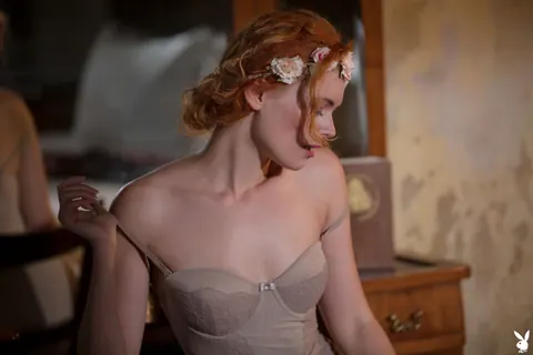 Kate Ri: Spanish Redhead Shows Her Slim Naked Body in the Bedroom – photo 2 of 21