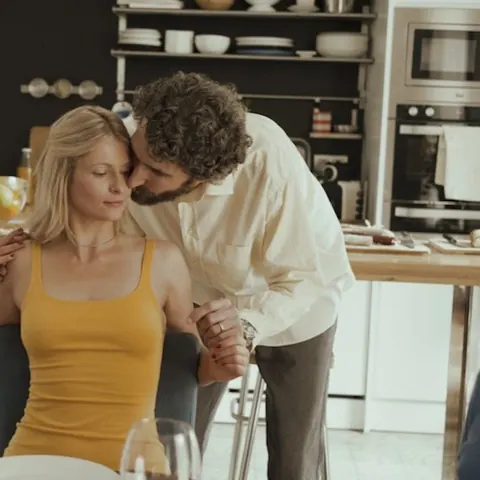 Lana Sue: European Blonde in Glasses Strips in the Kitchen and Gets Licked – photo 11 of 18