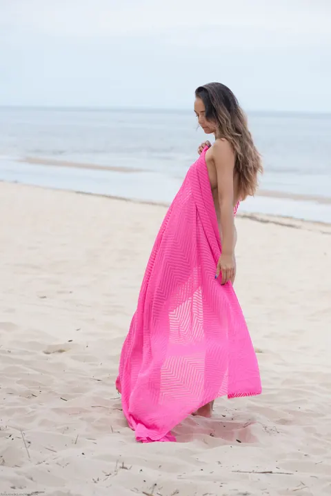 Woman Spreads Her Pussy Nude on the Beach – photo 12 of 21