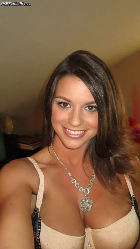 Brooklyn Chase: Curvy Brunette MILF Reveals Her Big Tits in the Car Selfie – photo 13 of 16